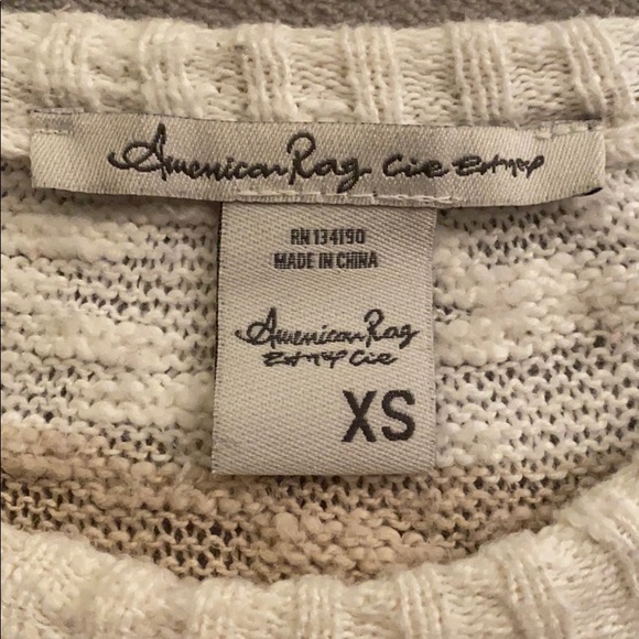 Cute “ugly Christmas sweater” - Picture 2 of 4